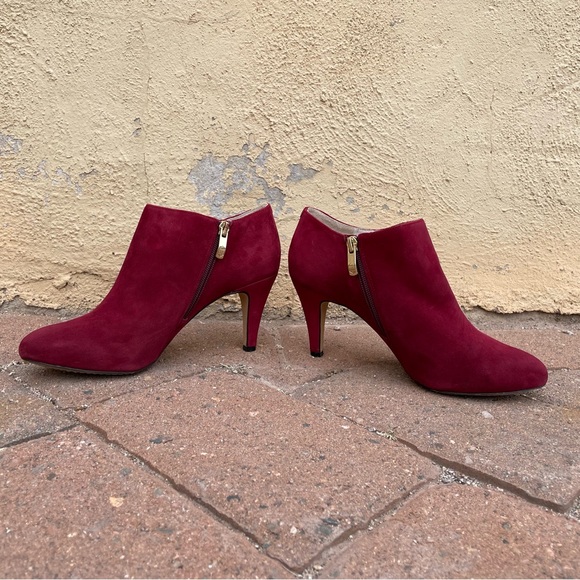 Bottines Vince Camuto - Suède Marron (maroon) - Accents Dorés - Talon Haut - Taille US 6 - Occasion Comme Neuve